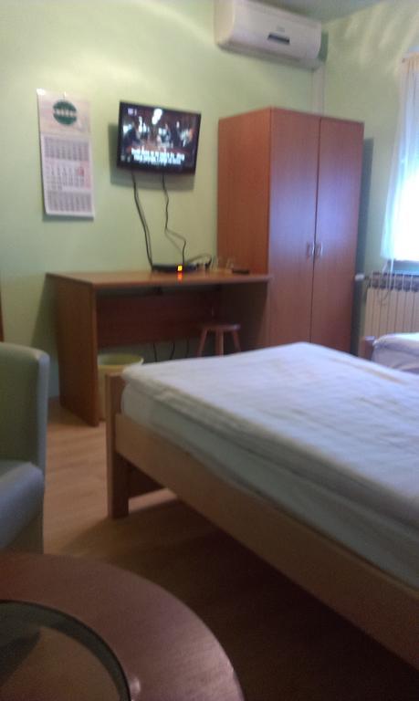 Apartments & Rooms Korzo Slavonski Brod Room photo