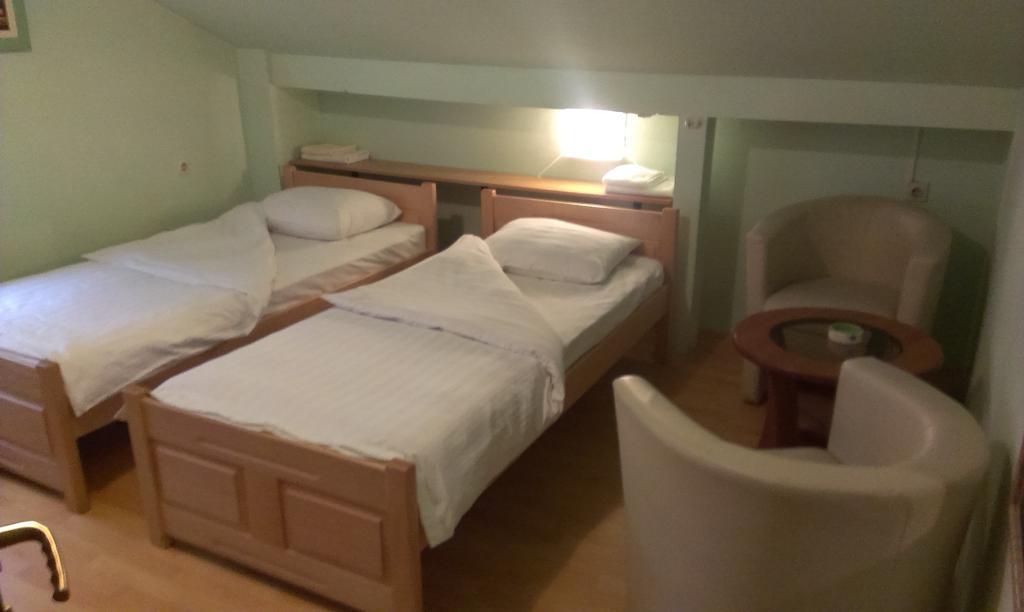 Apartments & Rooms Korzo Slavonski Brod Room photo